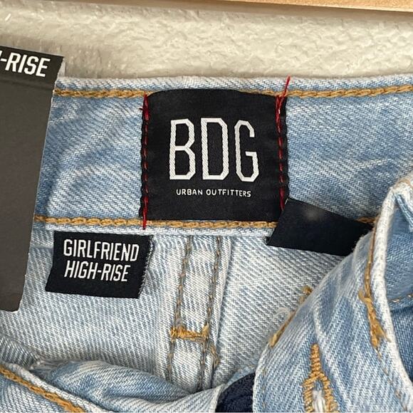 BDG New! Girlfriend High Rise Shorts Light Wash Denim Distressed Summer 27 - Picture 3 of 11